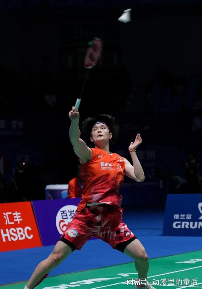 包含羽毛球单打决赛中，年轻选手势均力敌的词条