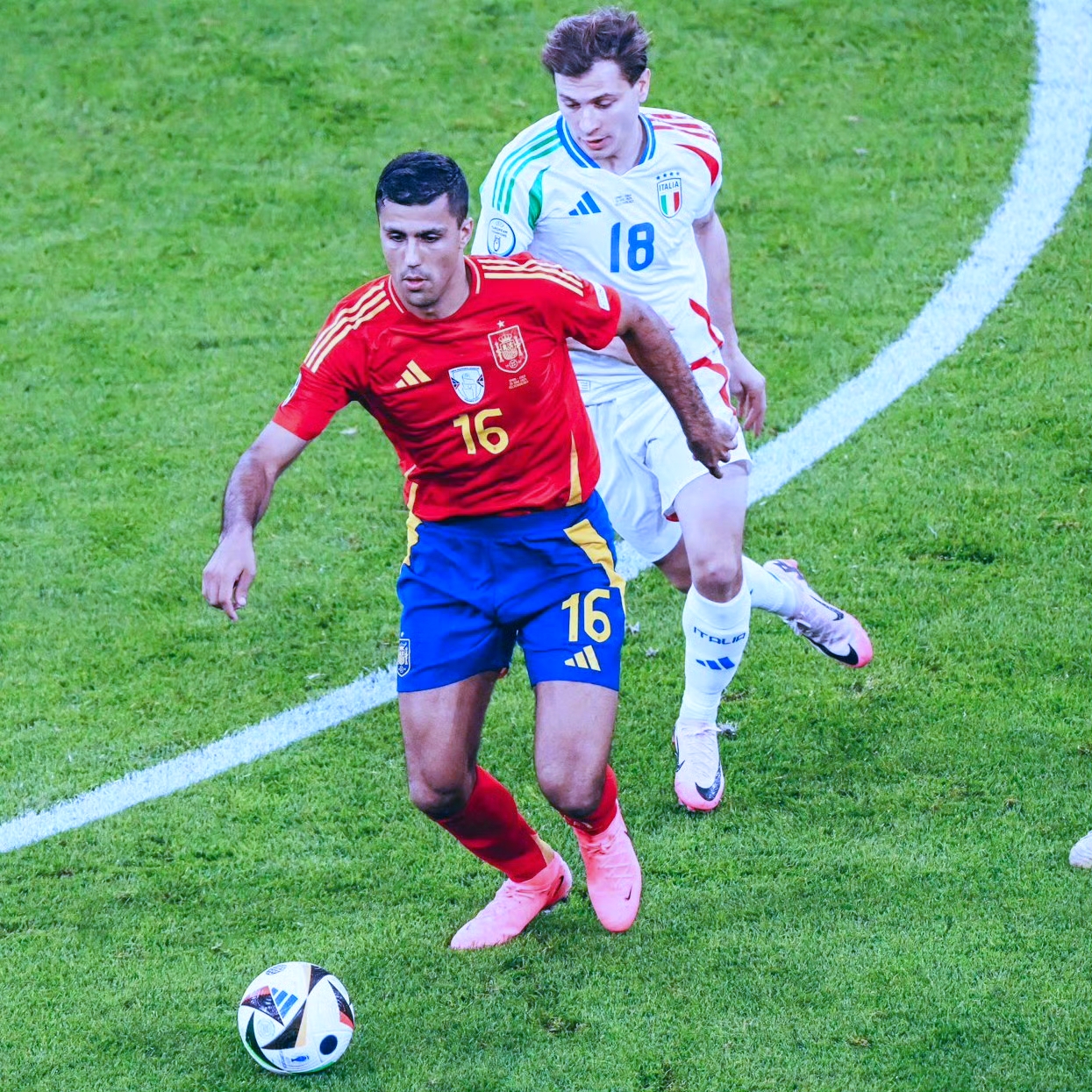 西班牙火力全开，欧国家杯赛留下完美战绩