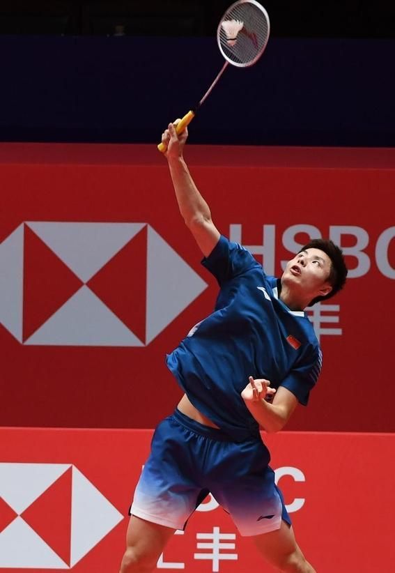 日本选手在羽毛球比赛中夺冠