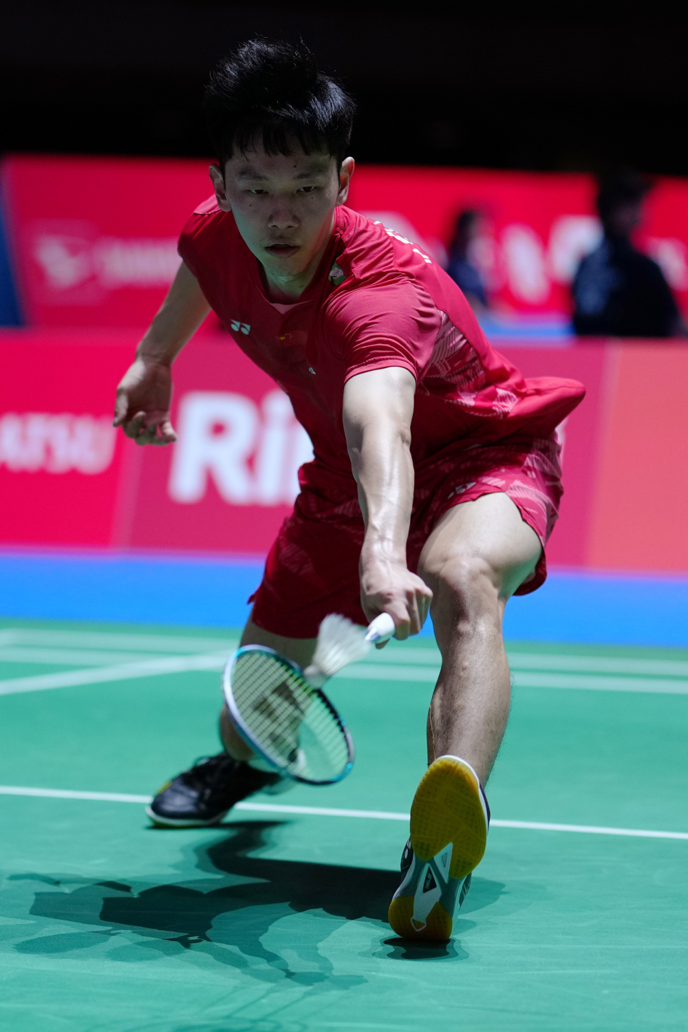 日本羽毛球队横扫法国男篮，莱万打破历史纪录顶尖较量四强赛，让粉丝疯狂欢呼的简单介绍