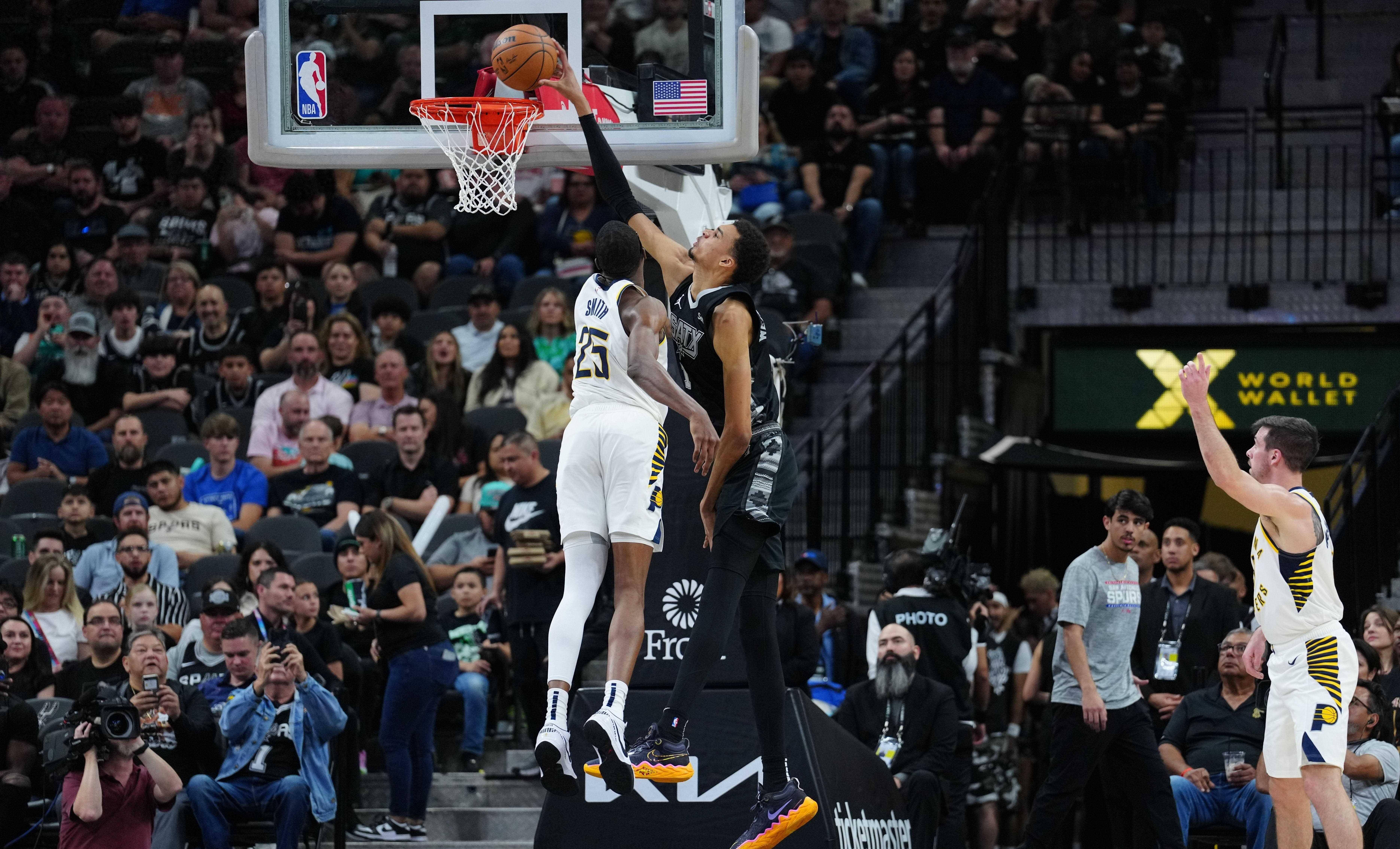 雷火电竞官网-包含篮球赛事精彩瞬间盘点，年度回顾震撼登场的词条