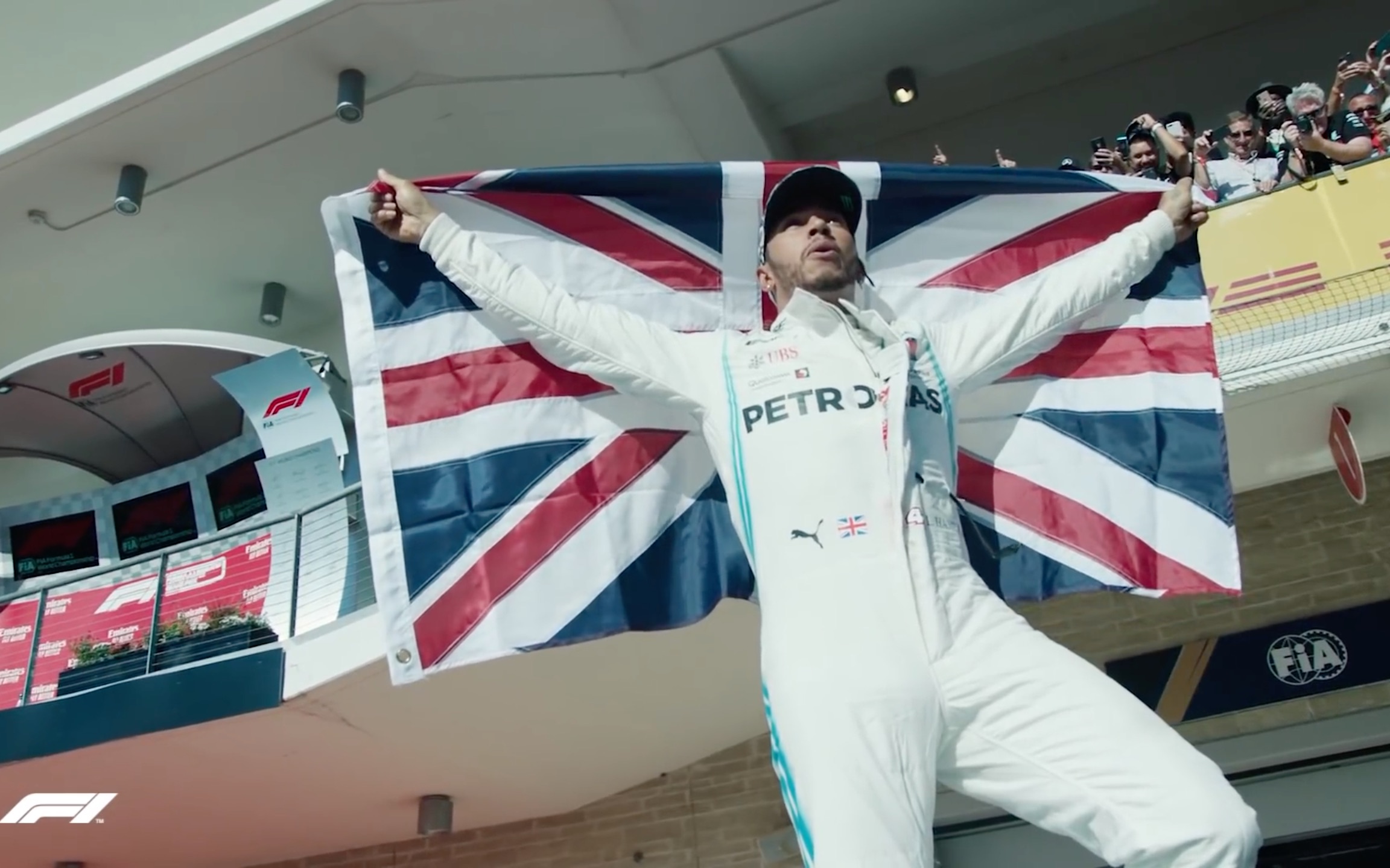 红牛二队险胜迈凯伦，汉密尔顿高光表现