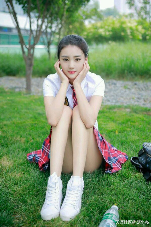 雷火电竞网址-篮球世界的平行叙事，湖人险胜魔术与小贾伦的隔空对决