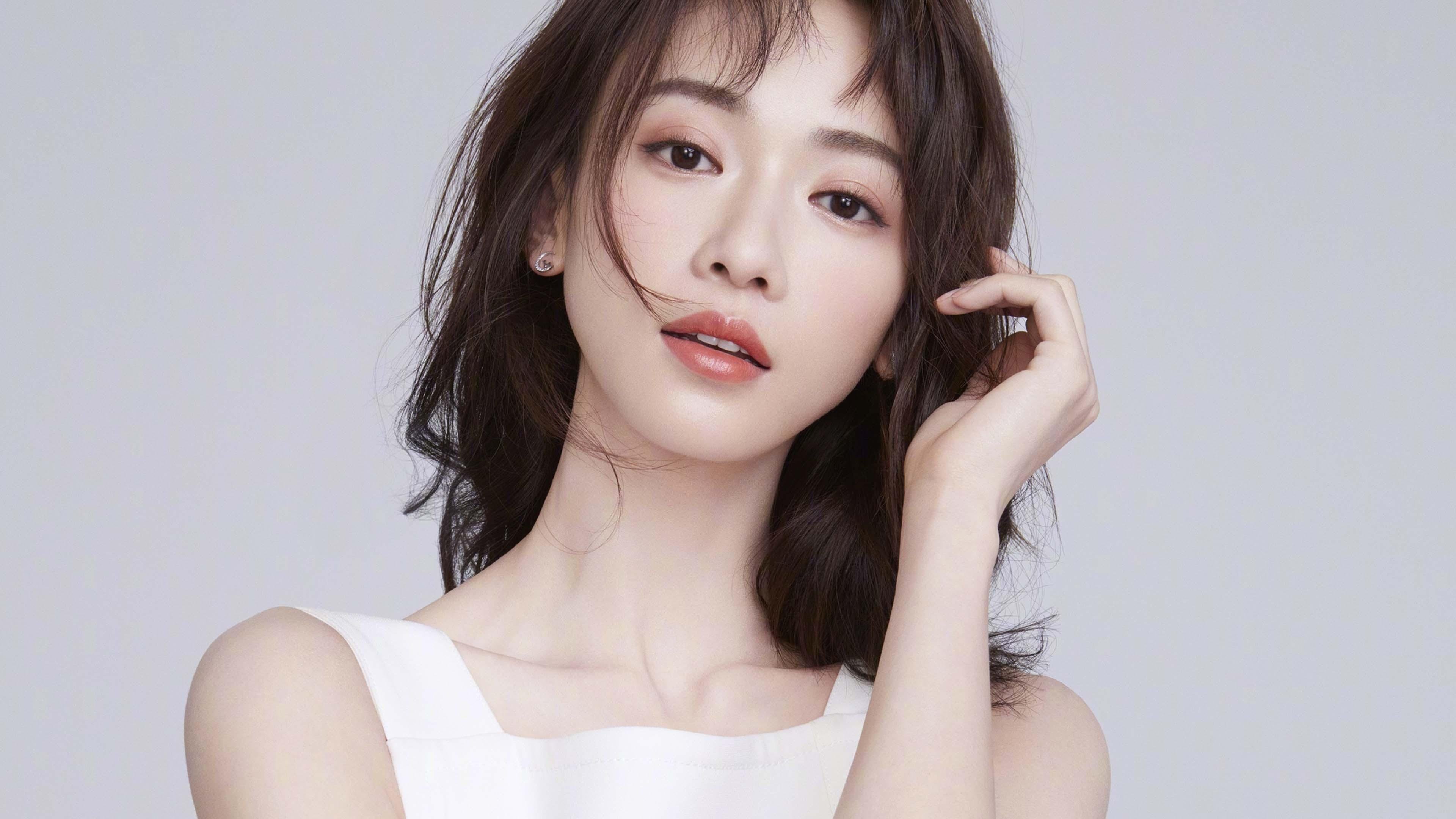 关键词中的哥伦比亚显然指的是球员国籍，这为标题创作提供了绝佳思路—不是击败一个俱乐部，而是一个国家足球精神的象征。由此，一个更具故事张力和唯一性的标题跃然纸上