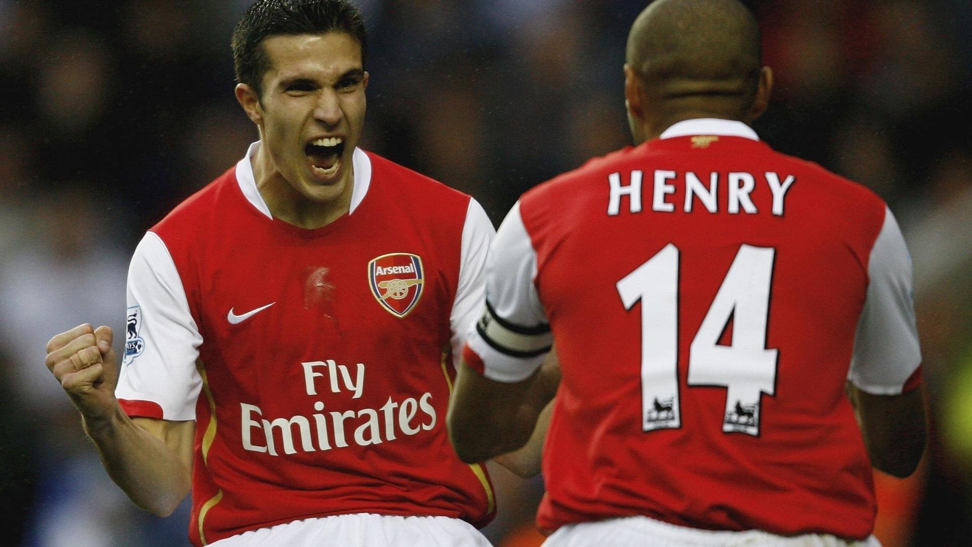 当库尔图瓦站在秘鲁球门前，一场点燃时空的足球幻梦